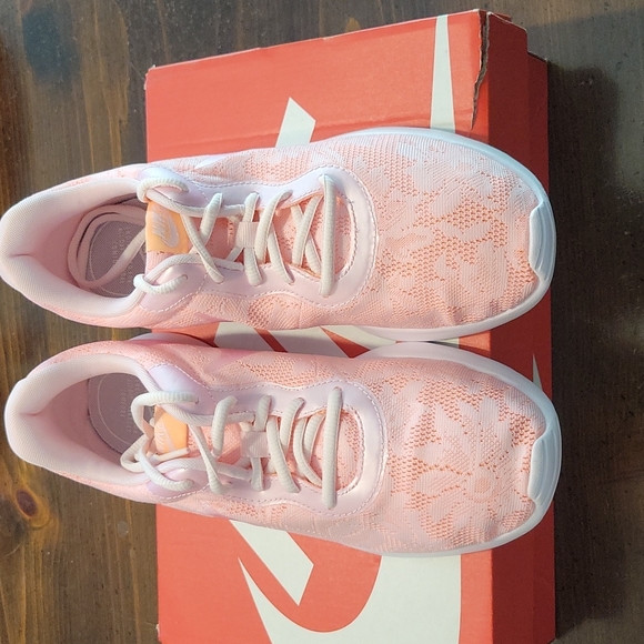 Nike Shoes - Nike sneakers